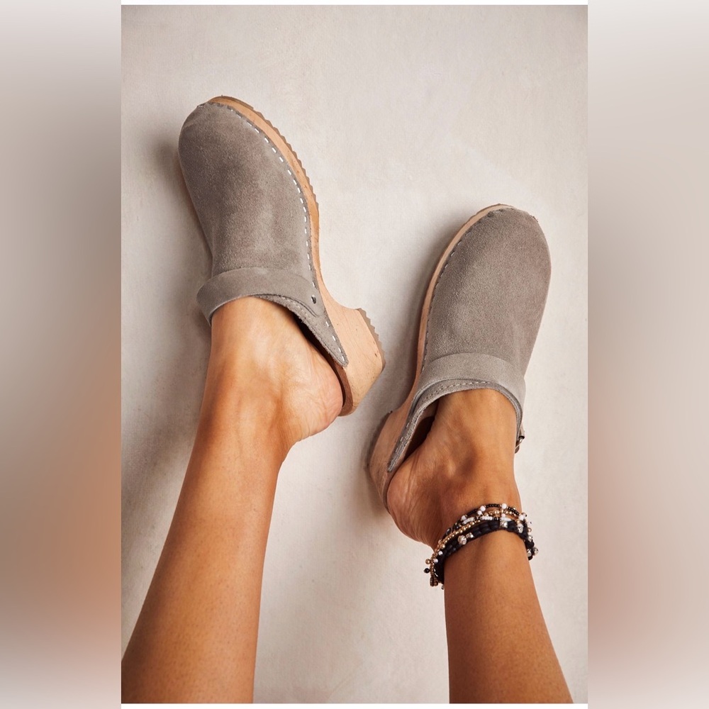 Alma Clogs